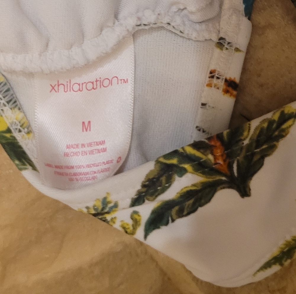 Bikini Tops Size Medium - Picture 3 of 13